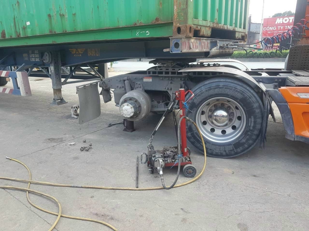 Tại Sao Lốp Xe Lại  Bị Nổ?